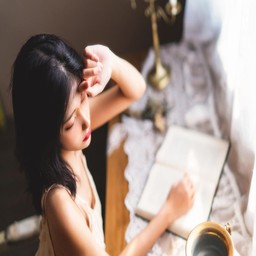 法国《酒店服务生》2023版：行业新风向与职业魅力解析